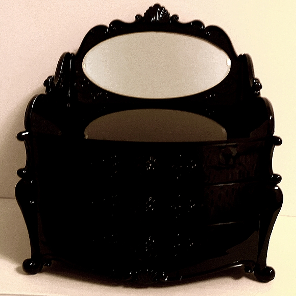 Anna Sui Makeup Dresser